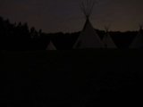 Protože jsem za odměnu dostal hned první noc luxusní třetí hlídku udělal jsem i noční fotku tábora